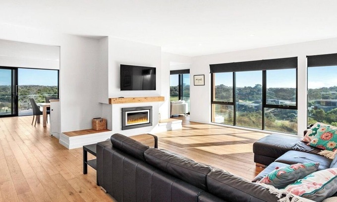 Fingal House | Luxurious Home at Moonah Links Golf Resort