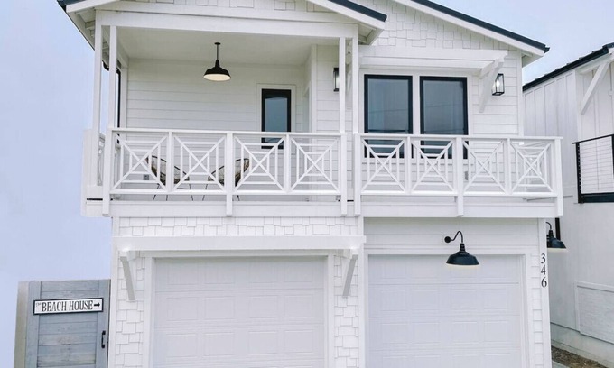 Oceano House | Luxurious Home! Hot Tub! 2 min walk to Beach!