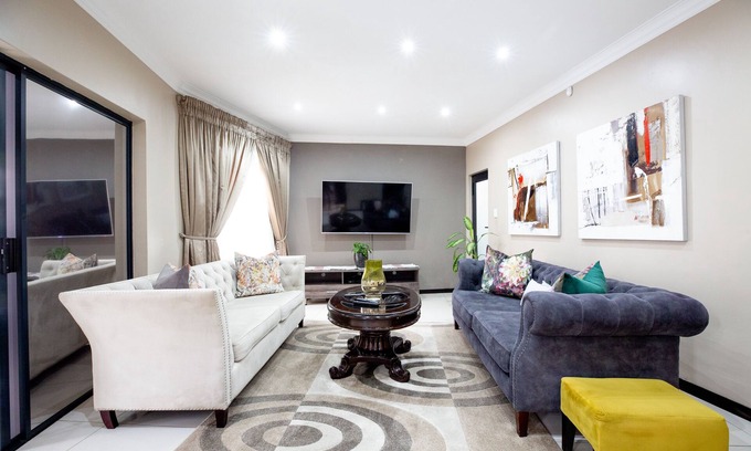 Kempton Park House | Luxurious Home near O.R Tambo International Airport. Kempton Park South Africa