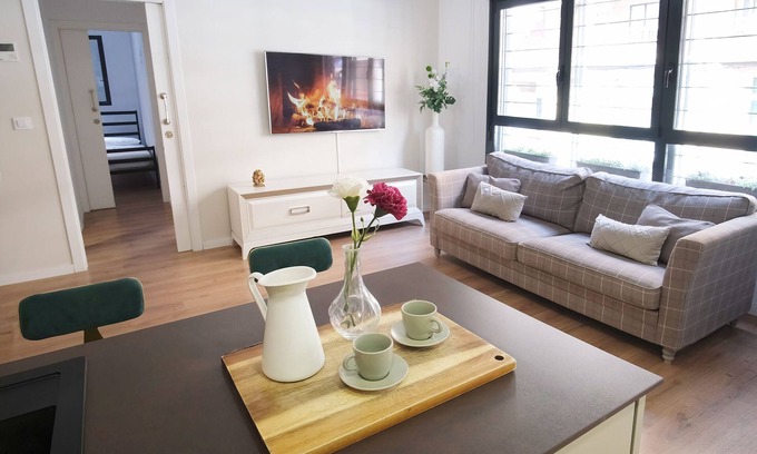 Nou Moles Apartment | Luxurious home near the Old Town.
