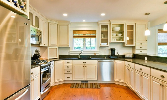 Nantucket House | Luxurious Island Escape: Spacious, Ideally Located Near Surfside Beaches & Town