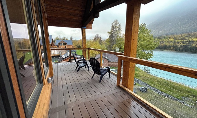 Cooper Landing Condo | Luxurious Kenai River Condo with Stunning Mountain Views