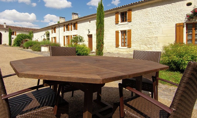 Saint-Preuil Villa | Luxurious Mansion in Saint-Preuil with Sauna