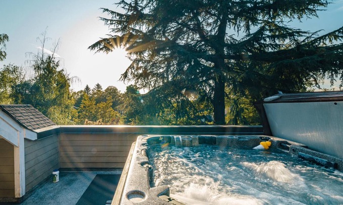 Shaughnessy House | Luxurious Mansion With Gym & HotTub - Central West Vancouver