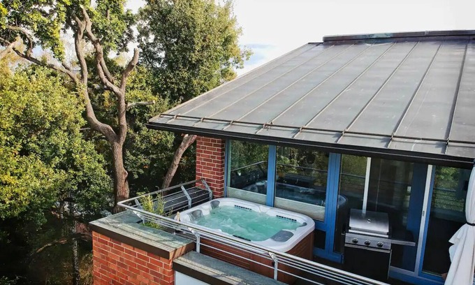 Region Hannover District Apartment | Luxurious, modern loft with jacuzzi, kitchen & air conditioning