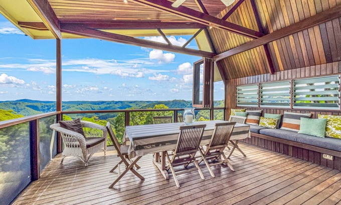 Booroobin House | Luxurious Mountain Retreat near Maleny