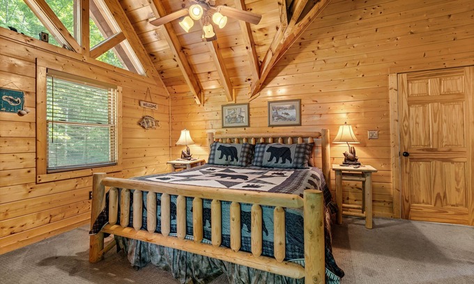 Gatlinburg - Pigeon Forge Cabin | Luxurious Nine Bears Home Minutes Away to Gatlinburg by Redawning