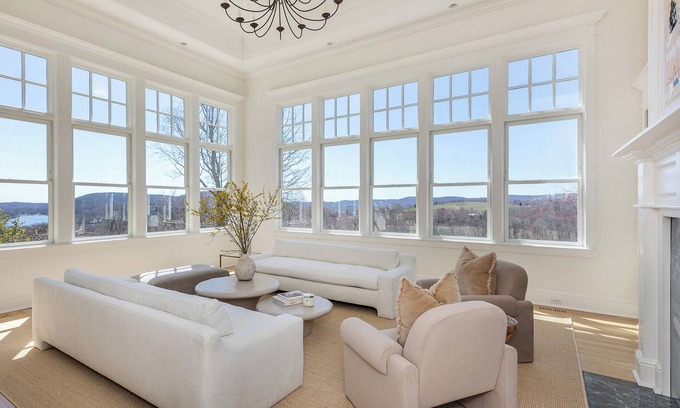 New Preston House | Luxurious Private 5-Bedroom House with Sweeping Lake Views and Beach Access