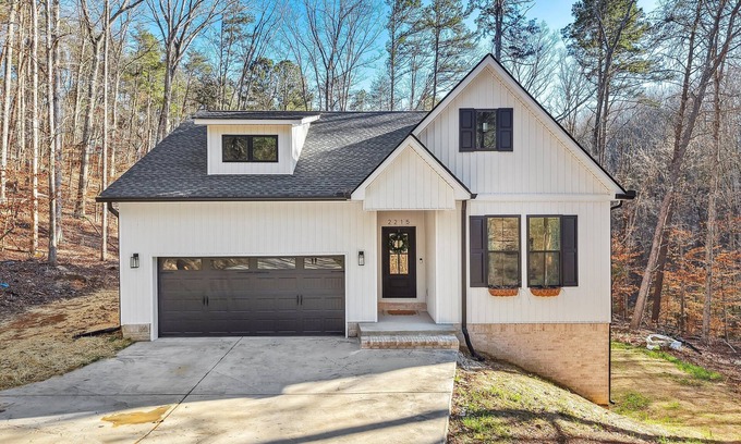 Graysville House | Luxurious Private Retreat: 3-Bedroom Haven