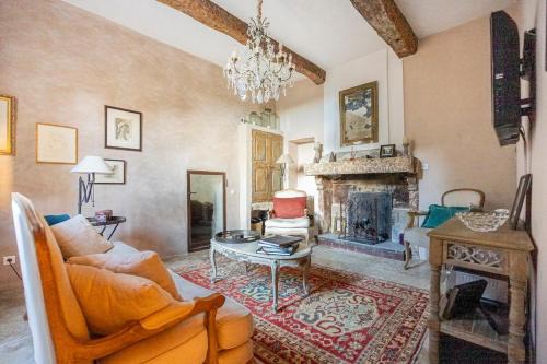 Rustrel Villa | Luxurious Provencal Village House, Walk to Village Pool