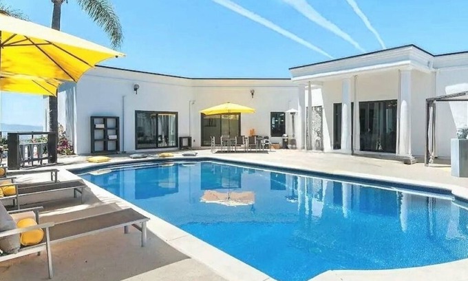 Vista House | Luxurious Resort Style 3BR + Office w/Stunning Ocean Views, Pool, Spa & Sauna