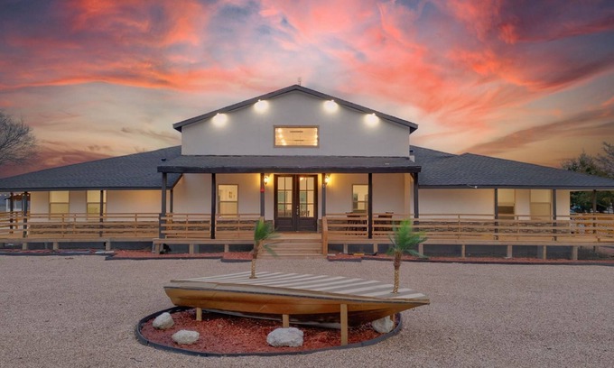 Gainesville Resort | Luxurious Sailer Ranch Resort in North Dallas w/Sports Area & Games