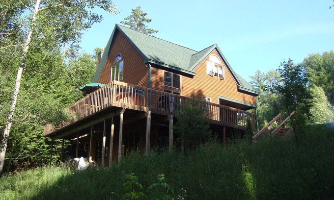 Ludlow House | Luxurious, Secluded, Ski Chalet, w/Country Decor & Hot Tub Near Okemo