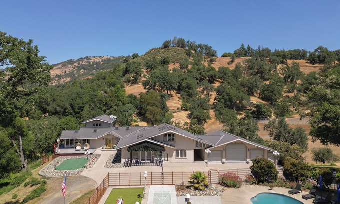 Ukiah House | Luxurious & Serene Estate: Sleeps 20, Pool, Games!