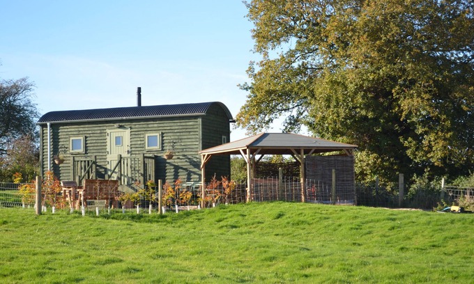 Banbury Cabin | Luxurious Shepherd Hut, stunning panoramic countryside views in idyllic location