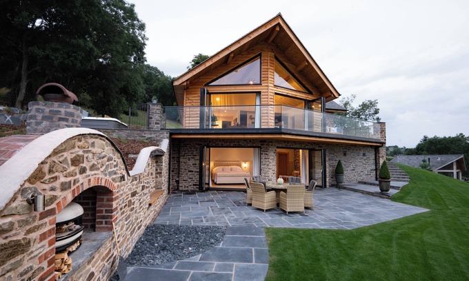 Montgomery House | Luxurious six star countryside retreat sleeping 6. Pet friendly with a hot tub and sauna.