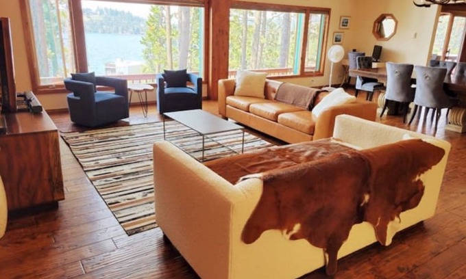 Bigfork House | Luxurious Stay/Walkable Location/Lakefront Sunsets
