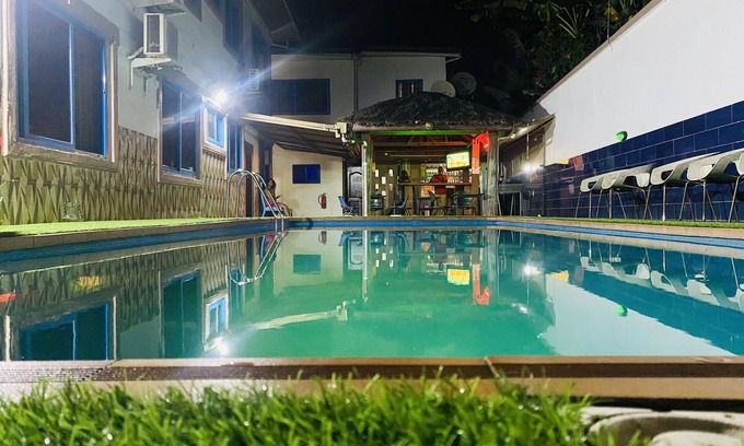 Sekondi-Takoradi Cabin | Luxurious Ten-Bedroom Lodge Apartment