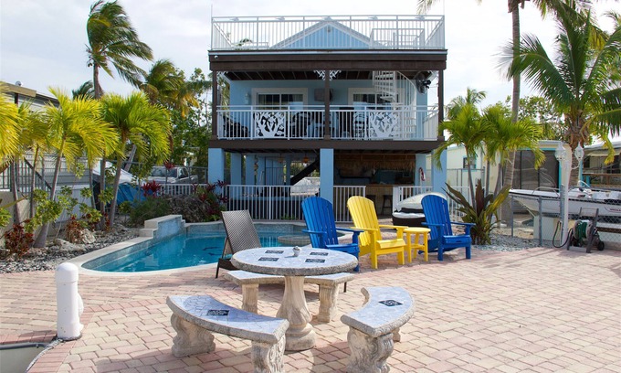 Cross Key Waterways House | Luxurious Tropical Pool Home on the Water - 5 STARS!
