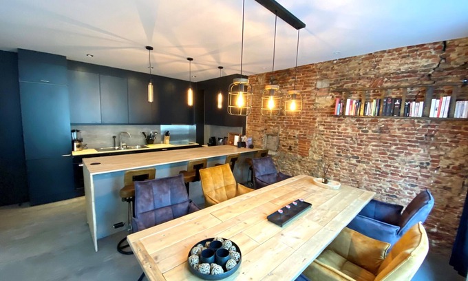 Statiekwartier House | Luxurious vacation house in city center with outdoor sauna