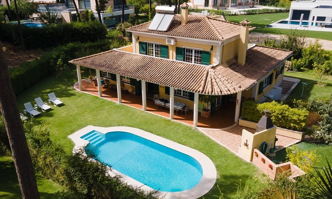 Charneca de Caparica e Sobreda House | Luxurious villa on a golf course, swimming pool, near beautiful beaches (Lisbon-Portugal)