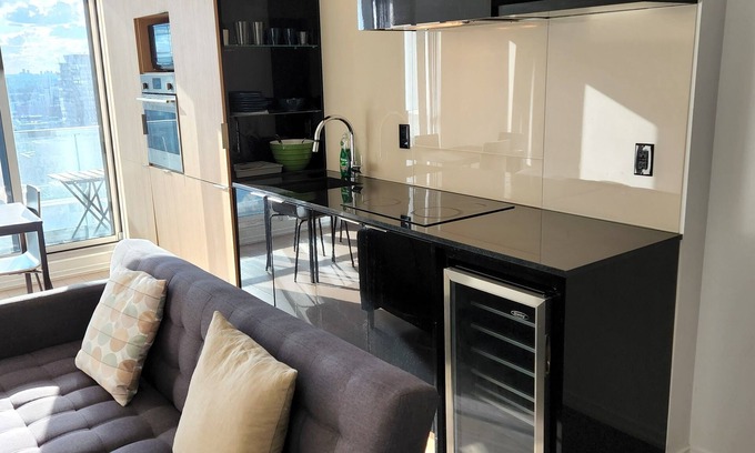 Financial District Condo | Luxury 1- Bedroom Luxury Toronto Downtown Condo