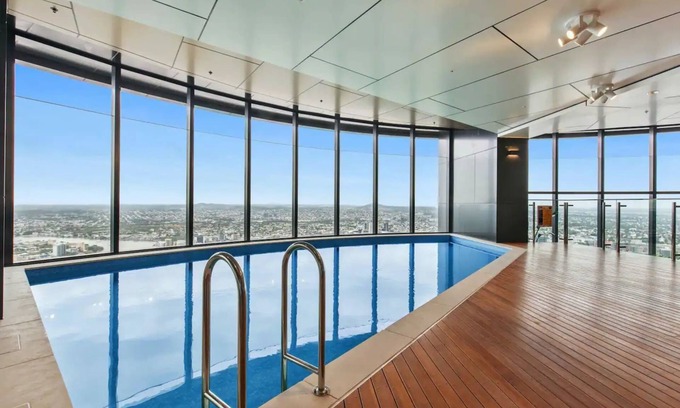Kangaroo Point Apartment | Luxury 1 Bedroom Retreat in Brisbane City With Pool and gym