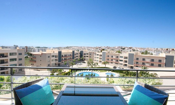 Albardeira House | Luxury 1 Bedroom w/Communal Pool & Great Views, WiFi, Close to Marina & Beach