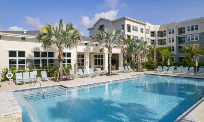 Temple Terrace Apartment | Luxury 1 BR Near Moffitt and USF and Busch Gardens
