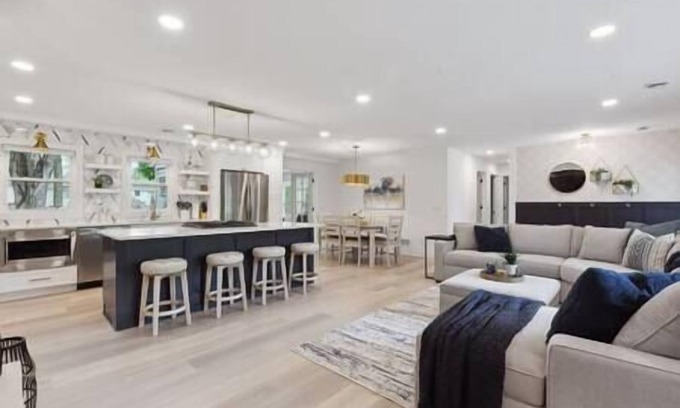 Minnetonka House | Luxury 1800sq.ft Home - Sleeps 8