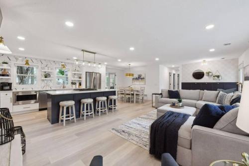 Minnetonka House | Luxury 1800sq.ft Home - Sleeps 8