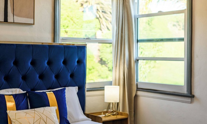 El Porto Apartment | Luxury 1BR Beachside Gem Walk to Beach + Ocean Views
