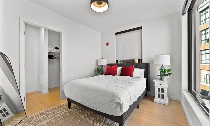 Fort Point Apartment | Luxury 1BR Next to Broadway 9533