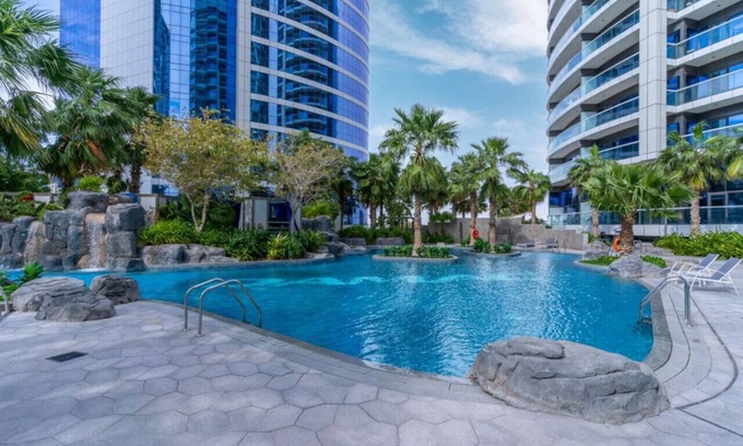 Business Bay Apartment | Luxury 1BR with Infinity Pool - Business Bay
