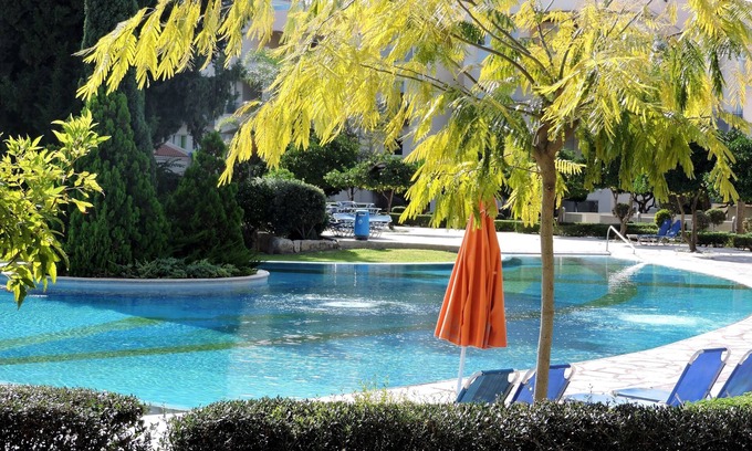 Universal Apartment | Luxury 1st Floor Apartment with Pool View