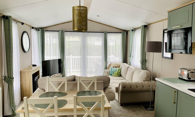 Widemouth Bay Cabin | Luxury 2-Bed Holiday Lodge near Bude & Widemouth