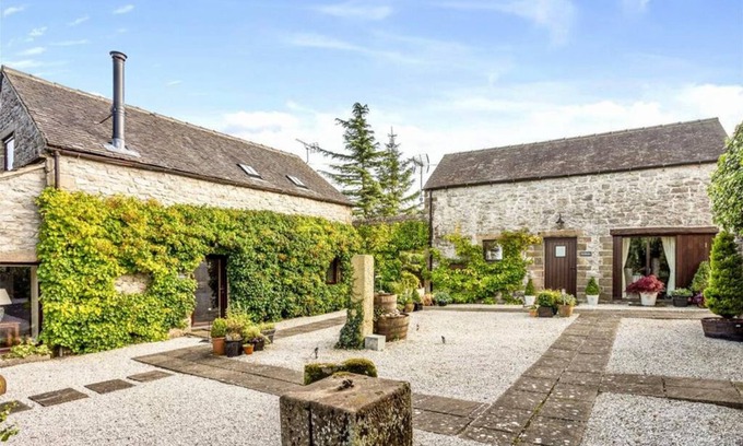 Matlock Cottage | Luxury 2 Bed (Sleeps 4) Cottage overlooking Chatsworth House, Peak Distict