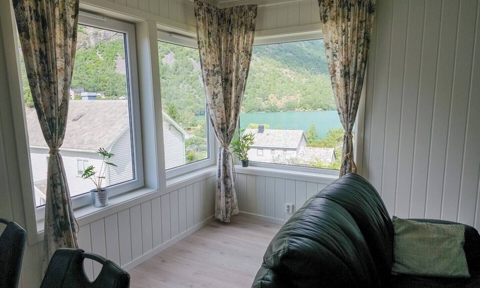 Ardalstangen Apartment | Luxury 2-bedr. apartment with, WiFi close to UNESCO Jotunheimen, West of Norway