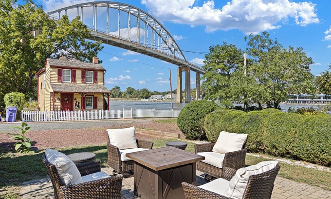 Chesapeake City House | Luxury 2-bedroom house with Water views, Chesapeake City