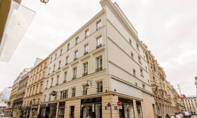 Gaillon Apartment | Luxury 2 Bedroom & 2 Bathroom apartment between Louvre & Opera