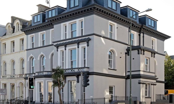 Torquay City Centre Apartment | luxury 2 bedroom apartment parking