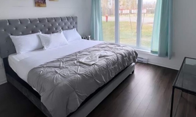Aylmer Apartment | Luxury 2 bedroom apartment