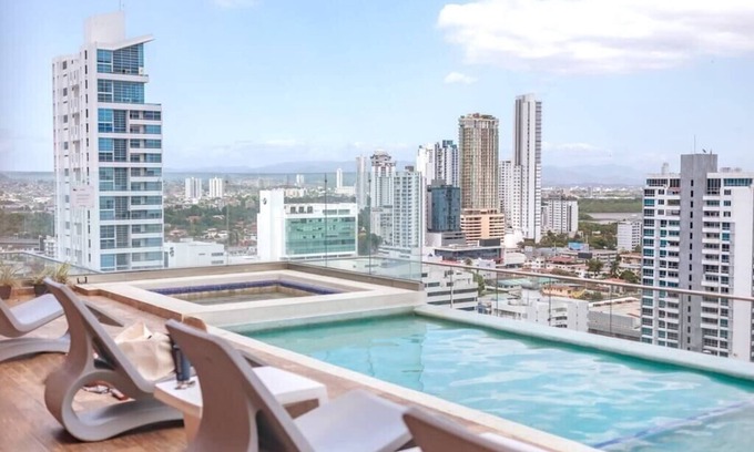 San Francisco Apartment | Luxury 2 bedroom apt free parking and pool