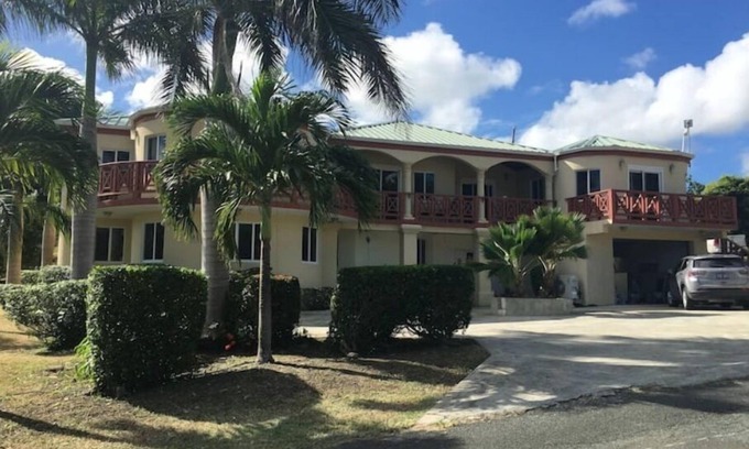 Testman Apartment | Luxury 2 bedroom home next to Buccaneer Resort