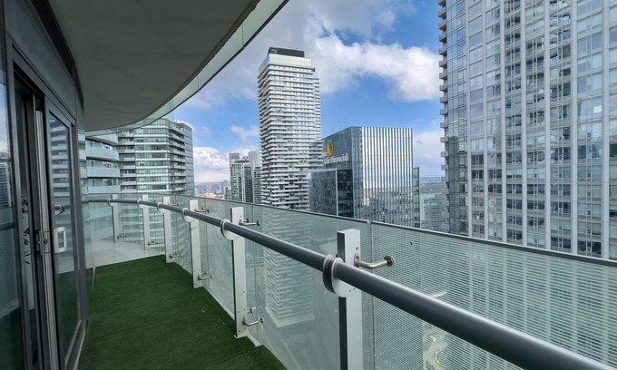 CityPlace Hotel | Luxury 2 Bedroom Lakeview