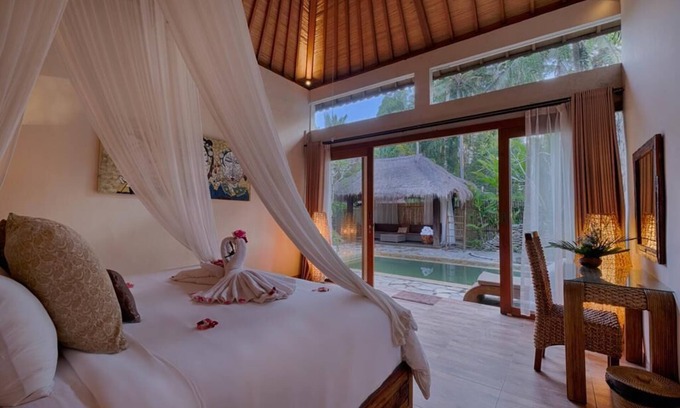 Lodtunduh Villa | Luxury 2 Bedroom Private Pool Balinise Style inclusive breakfast