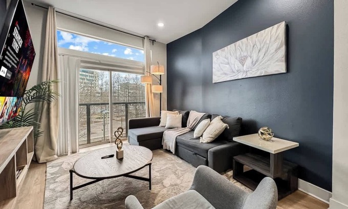 Deep Ellum Apartment | Luxury 2BD | DT Deep Ellum | 4 Beds | Free Parking