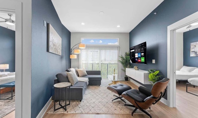 Deep Ellum Apartment | Luxury 2BD | DT Deep Ellum | 4 Beds | Free Parking