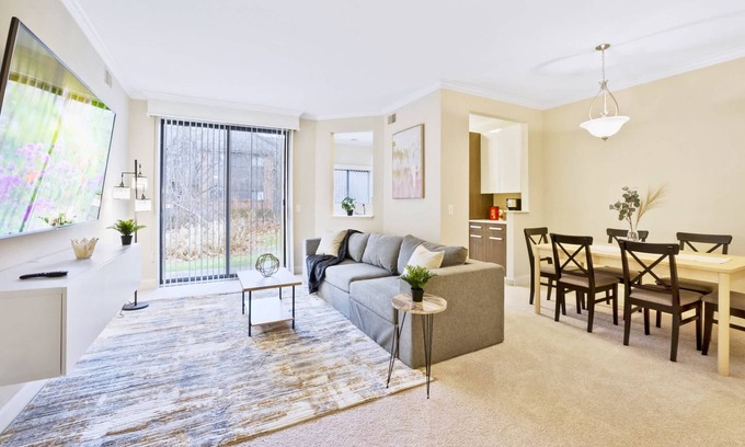 Novi Apartment | Luxury 2BD | DT Novi | 2 Beds | Free Parking