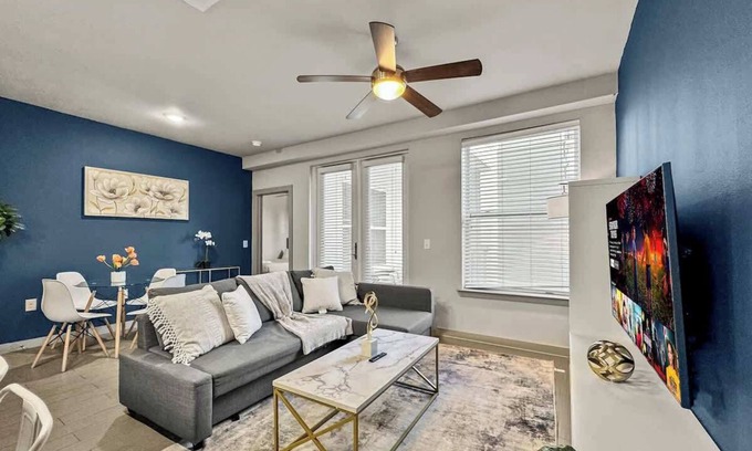 Uptown Apartment | Luxury 2BD | Uptown | Sleeps 8 | Free Parking
